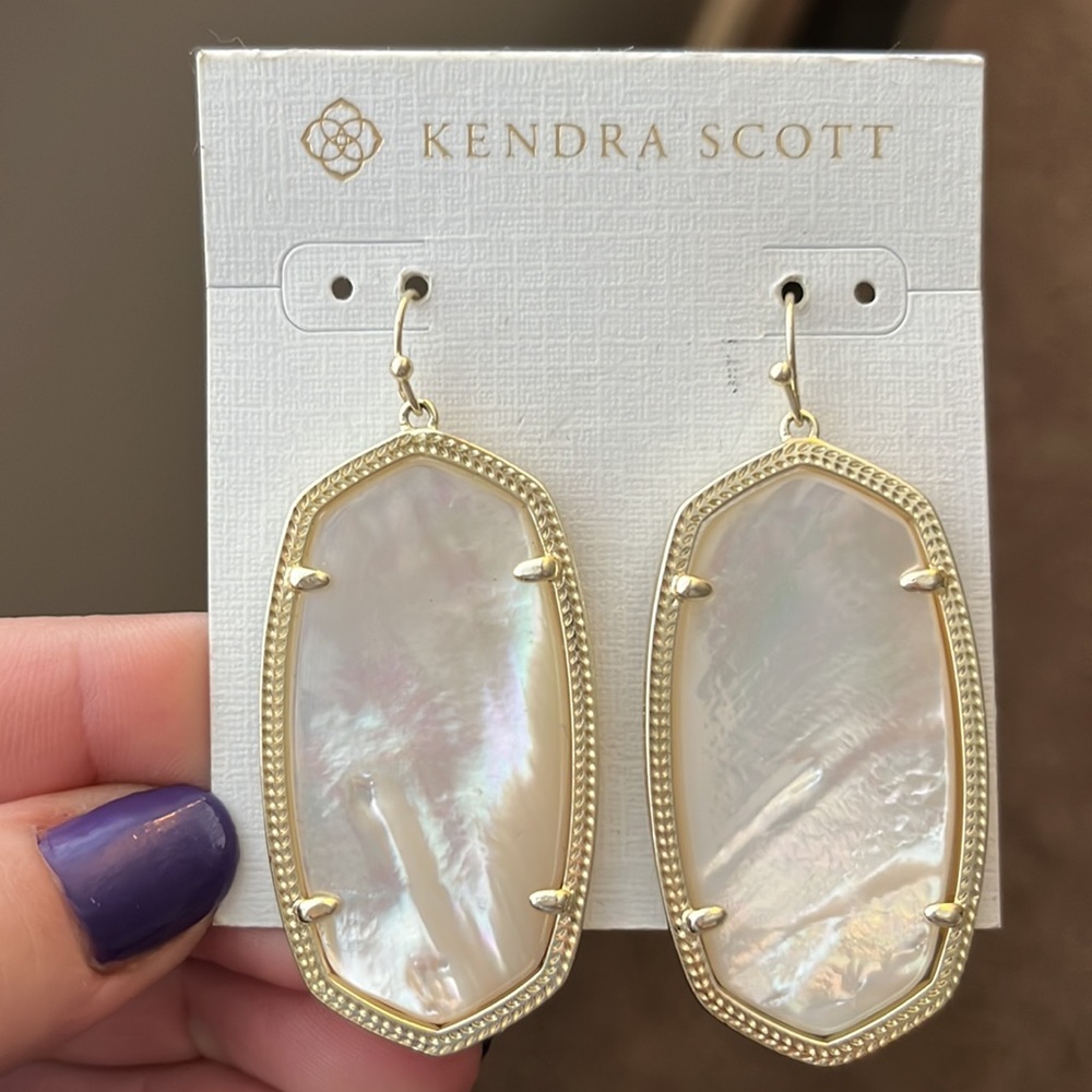 Kendra Scott Danielle earrings - white ivory mother of pearl with gold